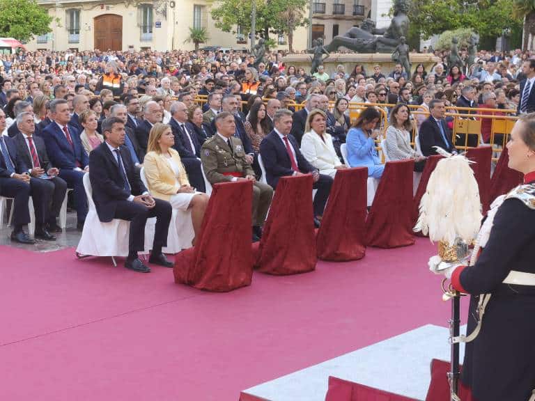 Carlos Mazón, ha asistido a la tradicional Missa d’Infants con motivo de las fiestas en honor a la Virgen de los Desamparados.