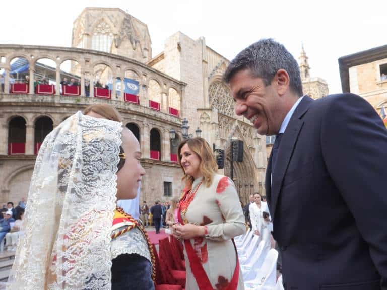 Carlos Mazón, ha asistido a la tradicional Missa d’Infants con motivo de las fiestas en honor a la Virgen de los Desamparados.