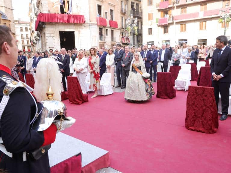 Carlos Mazón, ha asistido a la tradicional Missa d’Infants con motivo de las fiestas en honor a la Virgen de los Desamparados.