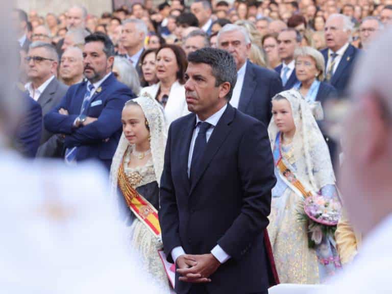 Carlos Mazón, ha asistido a la tradicional Missa d’Infants con motivo de las fiestas en honor a la Virgen de los Desamparados.