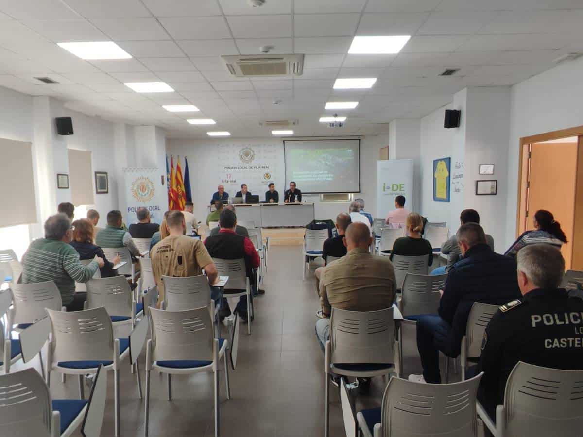 Policías locales se forman en Vila-real ante riesgos eléctricos