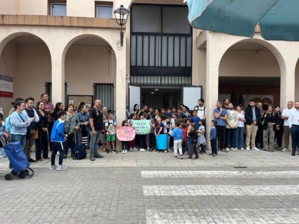 Protesta en La Vall d’Uixó: La Generalitat paraliza las obras del CEIP Assumpció