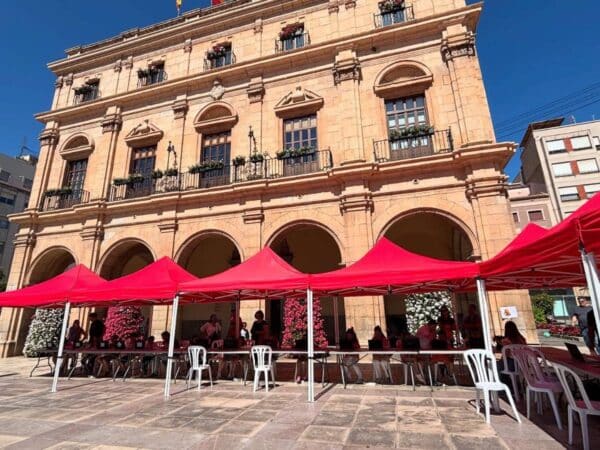 Talleres de robótica y charlas sobre IA marcan el Día de Internet en Castellón