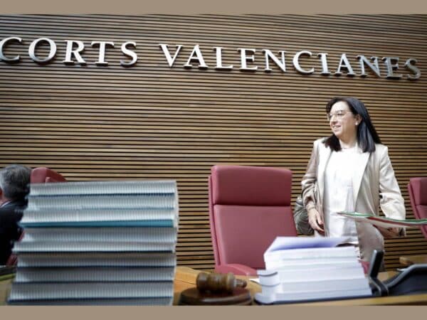 Tensión política en Les Corts Valencianes con los presupuestos PP y Vox 2025