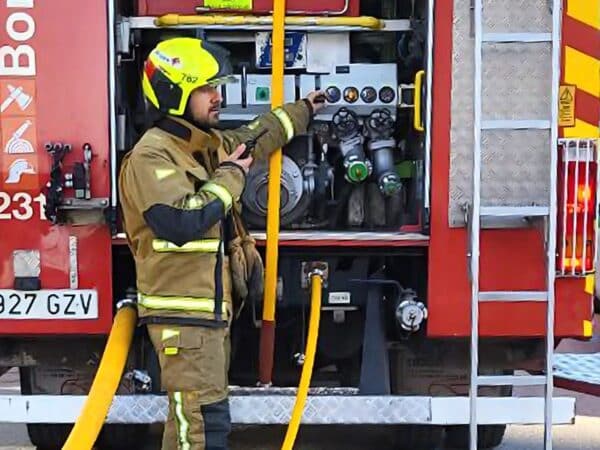 Tragedia en la AP-7: Fallece un camionero en el incendio tras volcar en un túnel