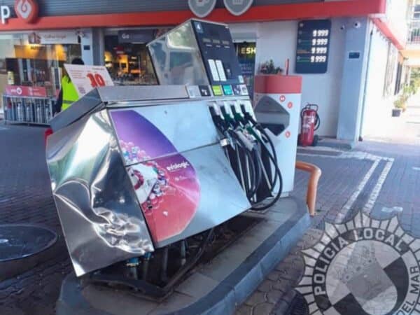 Susto en una gasolinera de Oropesa del Mar por el accidente de un camión