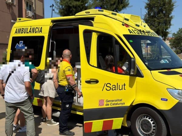Un fallecido tras caer parte de la fachada del Centro Comercial Via Sabadell