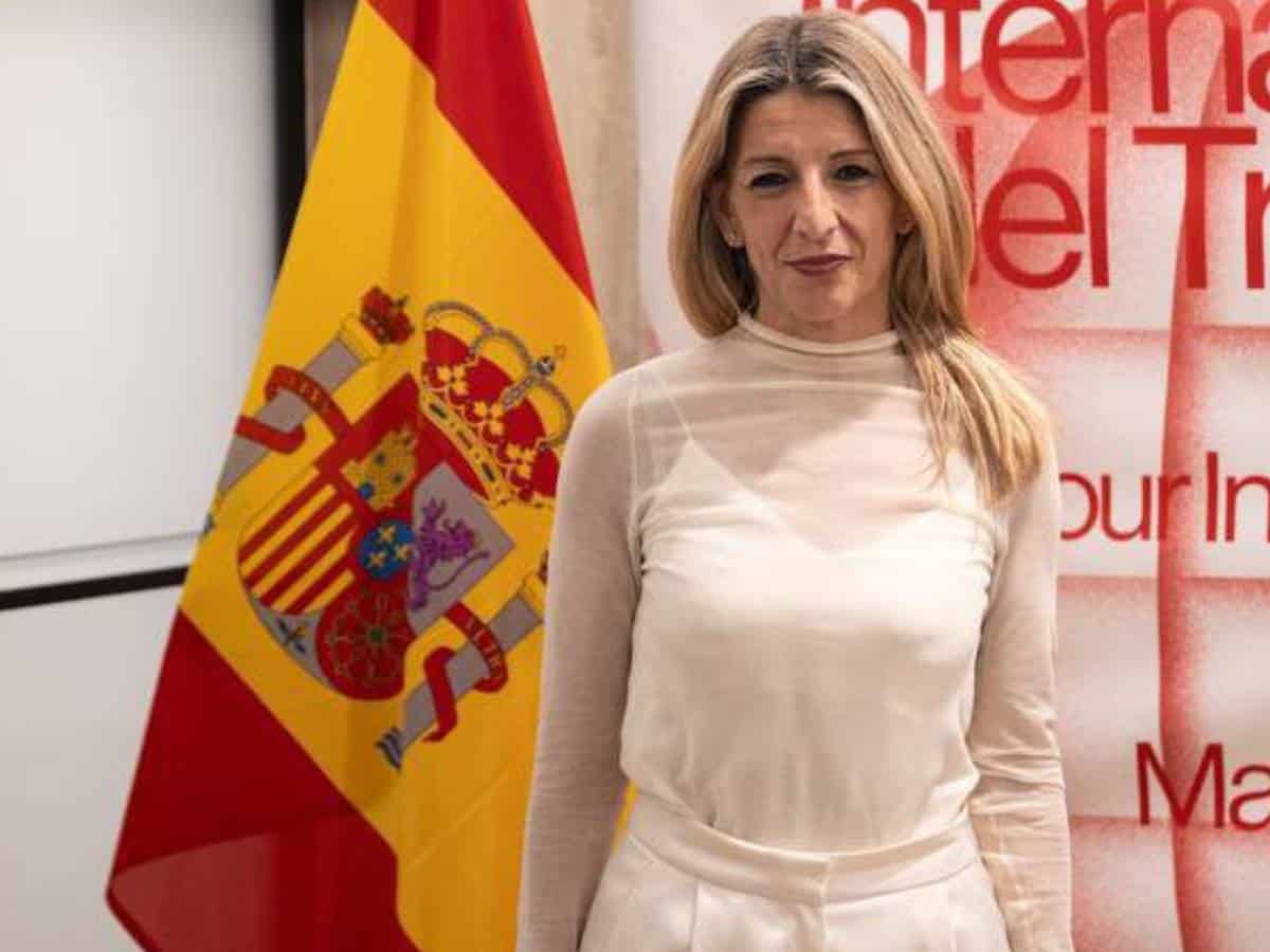 Un hombre ataca a los escoltas de Yolanda Díaz con dos cuchillos