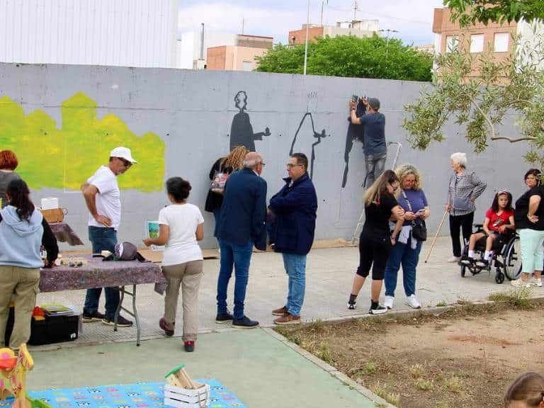 La obra, que se concluirá en las próximas semanas, incluye la representación de los Reyes Magos y del Patrón San José Obrero, tal y como han decidido los vecinos de la zona