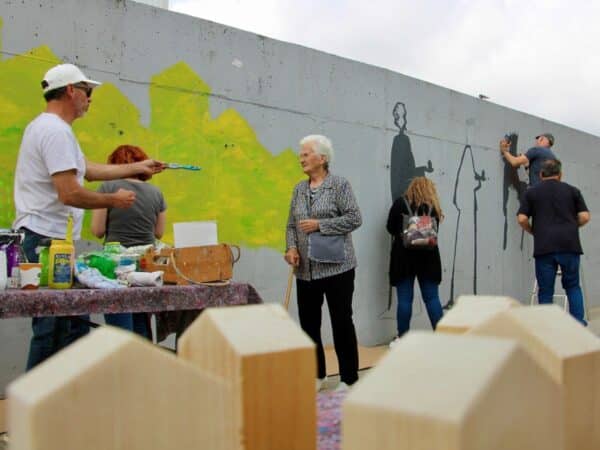 Un mural hecho por los vecinos y para los barrios Grupo San José Obrero y Grupo Reyes