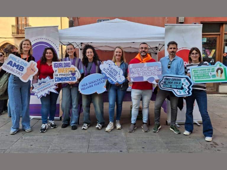 Tras el pregón, la Plaça Major se convirtió en el corazón de la segunda edición de La Crida Fest, un festival musical que hizo vibrar al público con sus actuaciones.