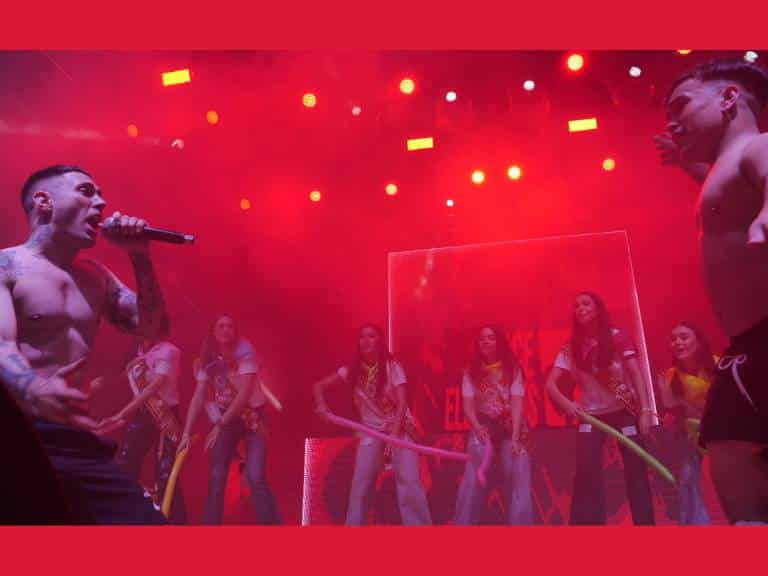 Tras el pregón, la Plaça Major se convirtió en el corazón de la segunda edición de La Crida Fest, un festival musical que hizo vibrar al público con sus actuaciones.