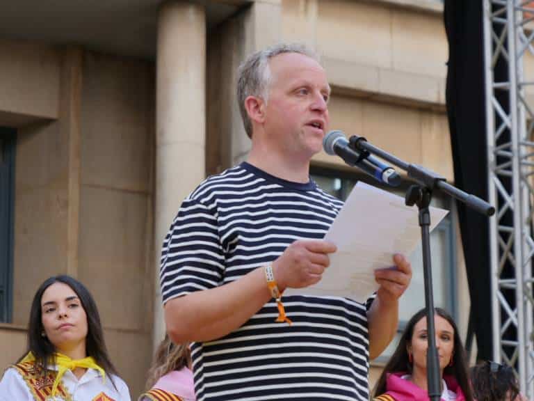 Tras el pregón, la Plaça Major se convirtió en el corazón de la segunda edición de La Crida Fest, un festival musical que hizo vibrar al público con sus actuaciones.