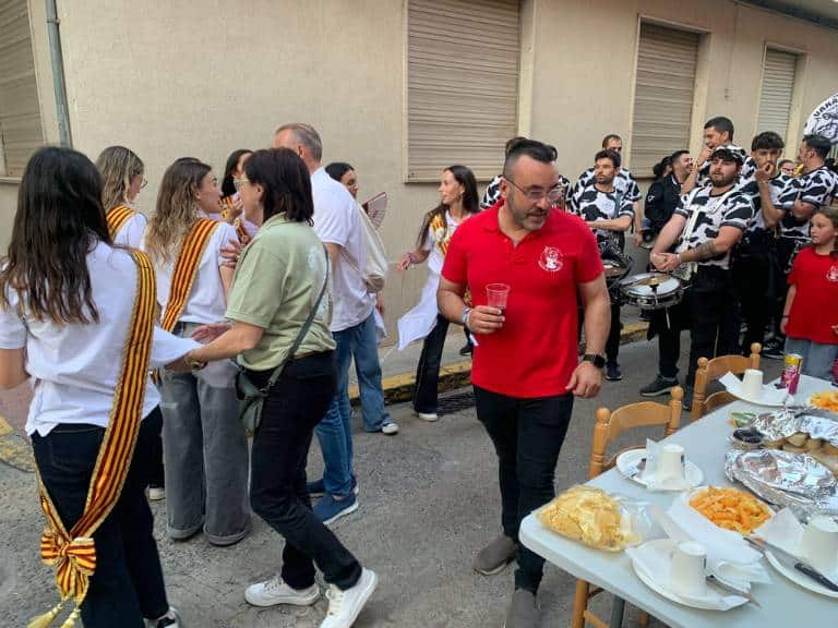 Previo a la Xulla, la Plaza Mayor acogió la IX edición del concurso de elaboración de allioli.