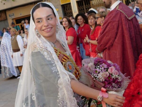 Vila-real rinde homenaje a Sant Pasqual con una multitudinaria Ofrenda de Flores